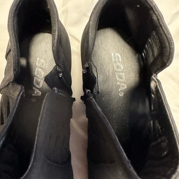 Womens  Stacked Block Heel Ankle Booties - Picture 4 of 5